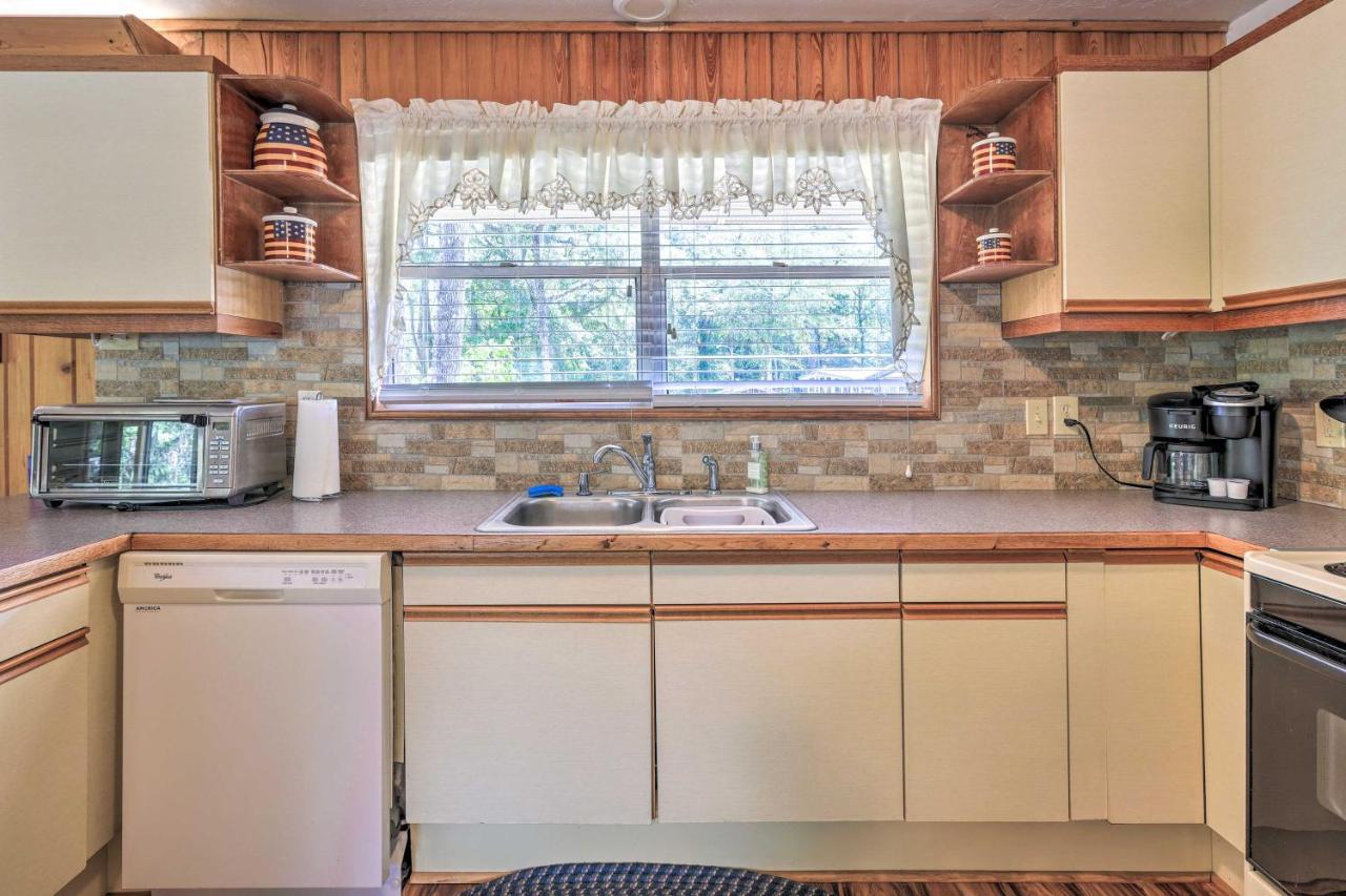 Charming Abode With Dock On The Suwannee River Bell Exterior photo